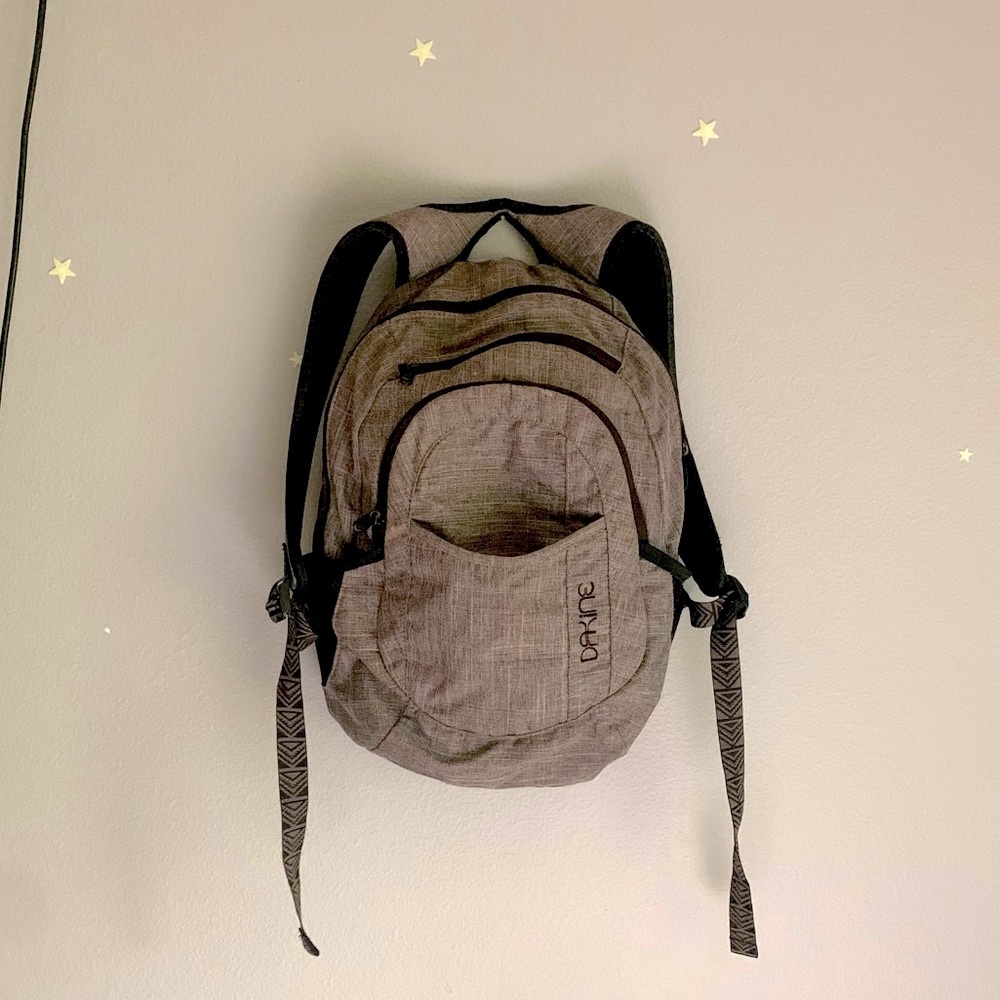 🌺 Grey Dakine backpack 🌺